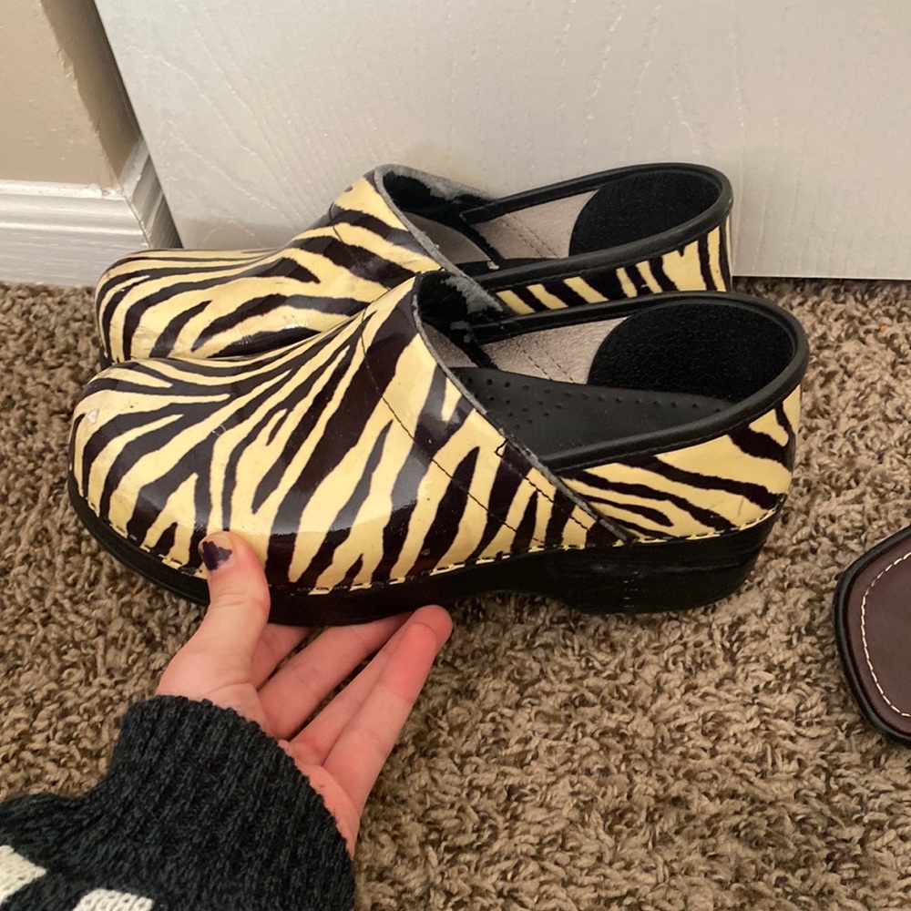 Size 39 zebra dansko